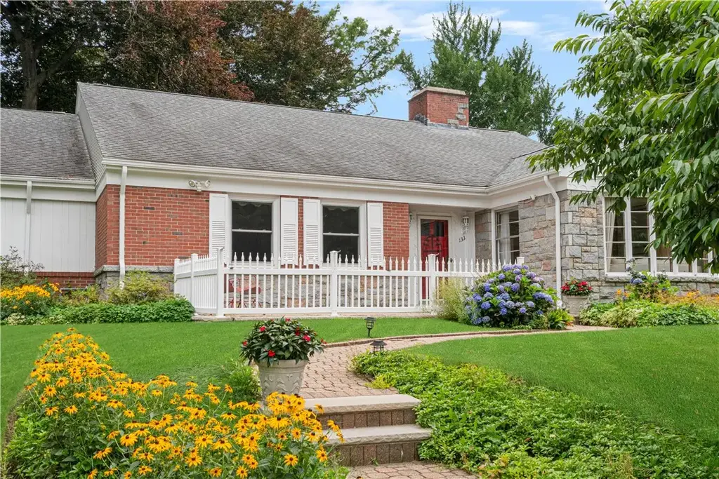 133 Tupelo Hill Dr, Cranston