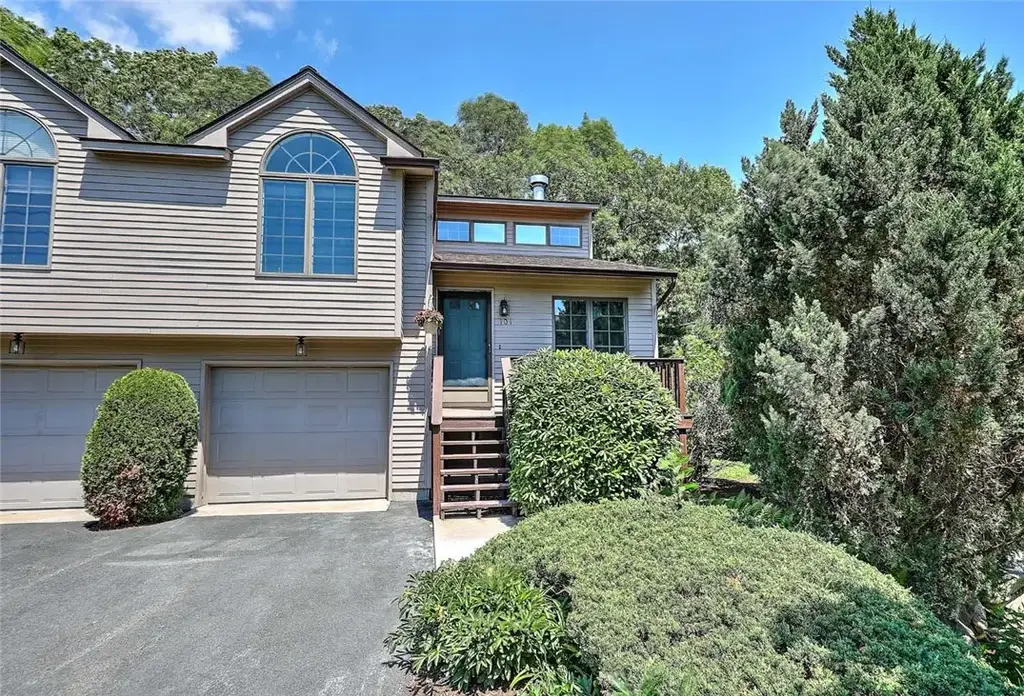 101 Cardinal Dr, North Kingstown