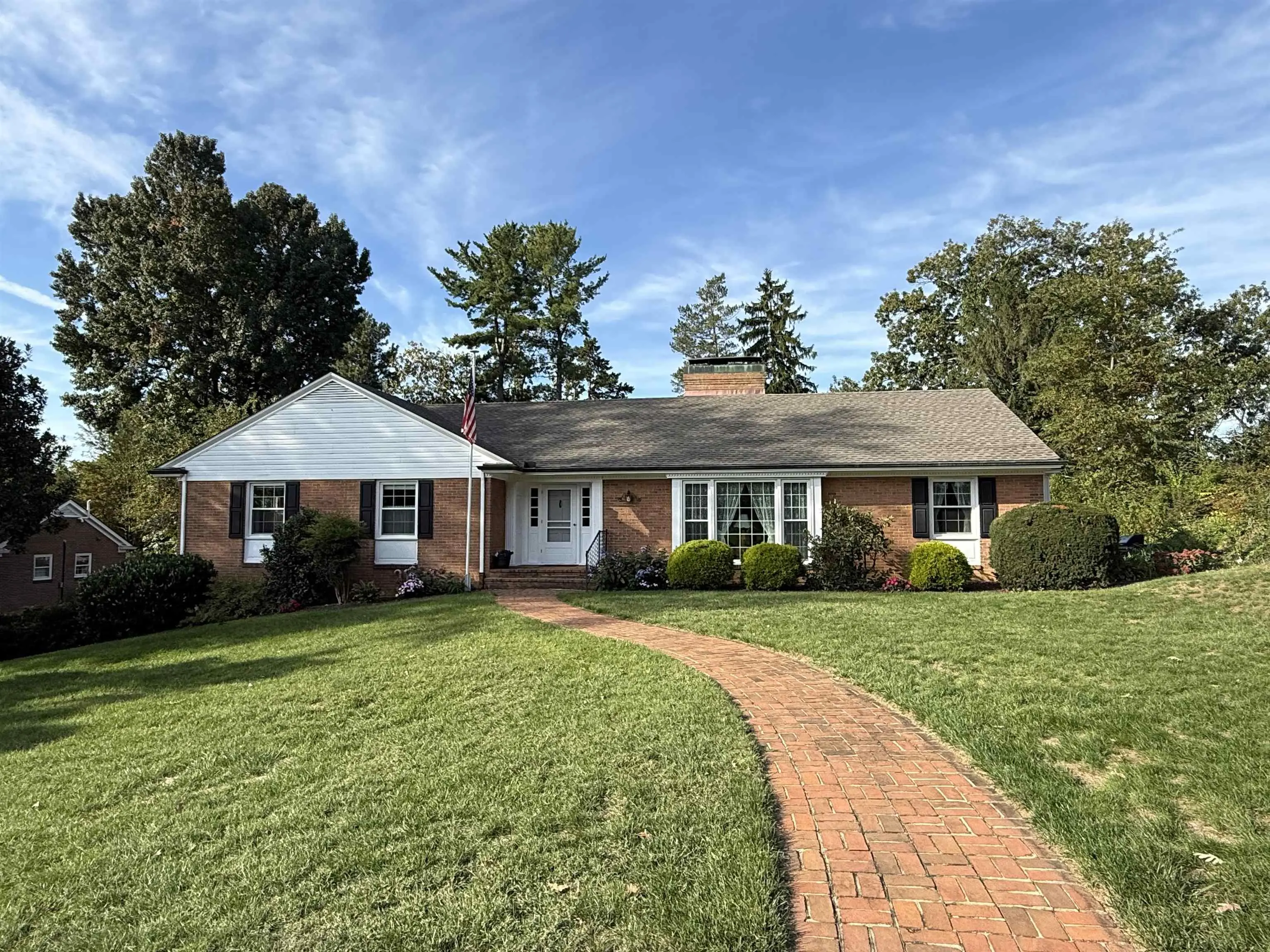 1075 Fairway Dr, Waynesboro