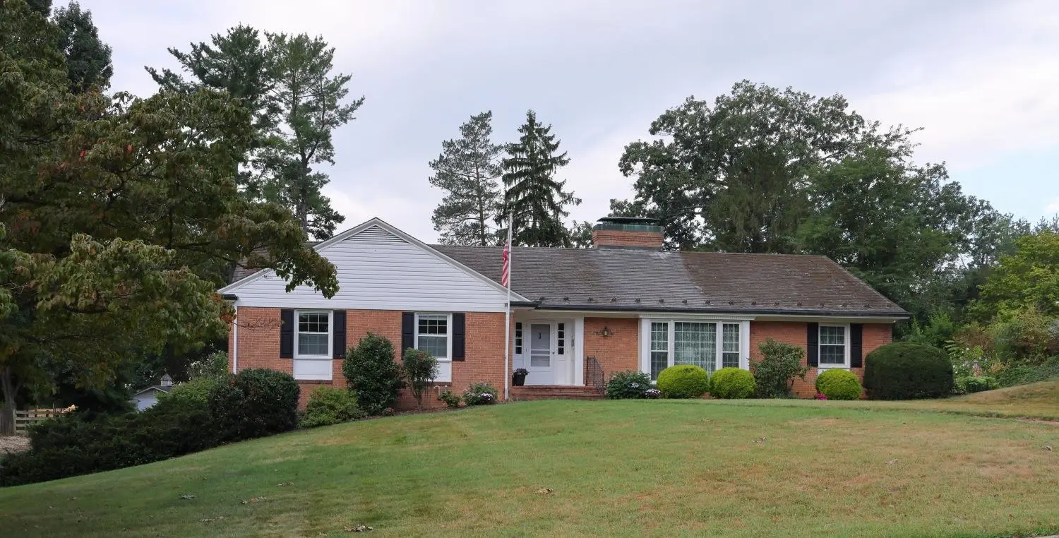 1075 Fairway Dr, Waynesboro
