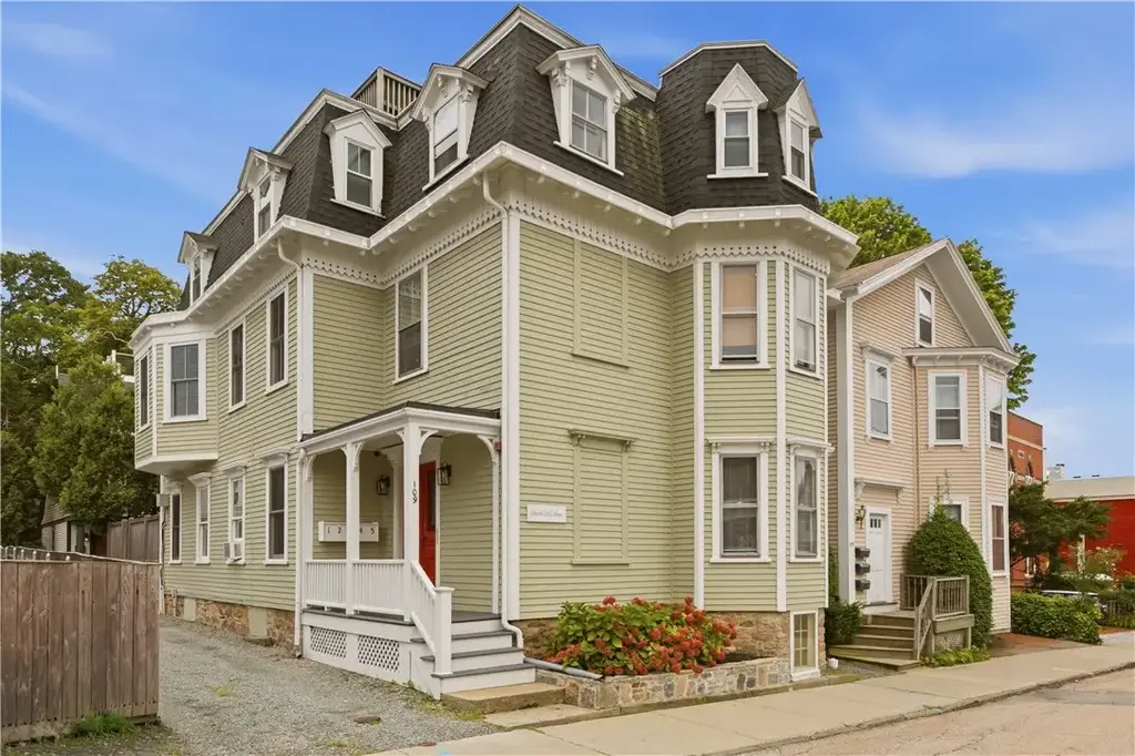 109 Church St # 5, Newport