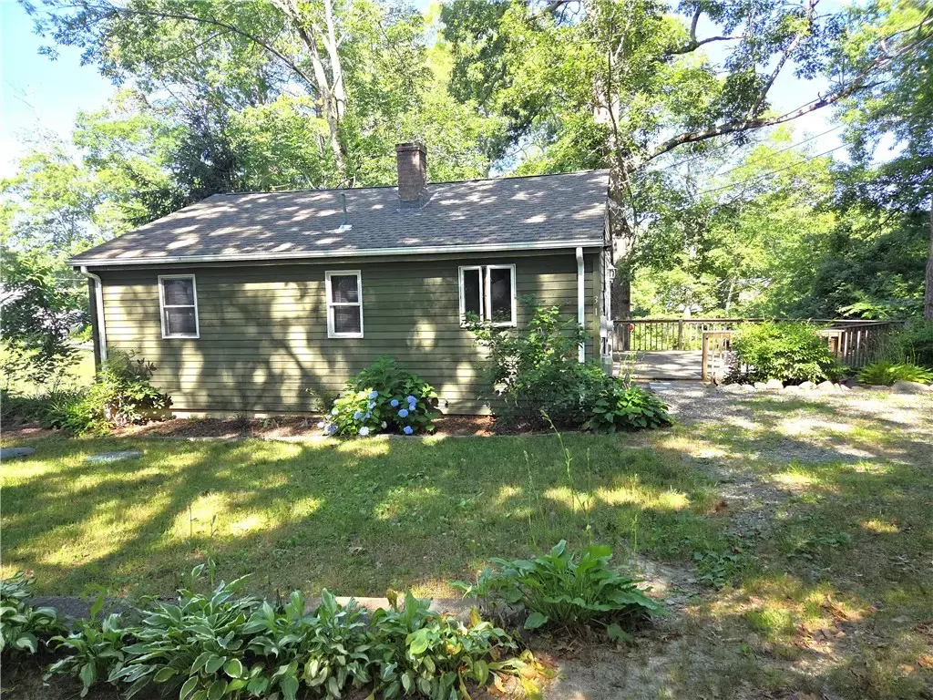 31 Lakeside Dr, Hopkinton
