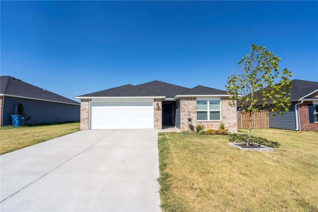 1533 Ace Avenue, Gentry