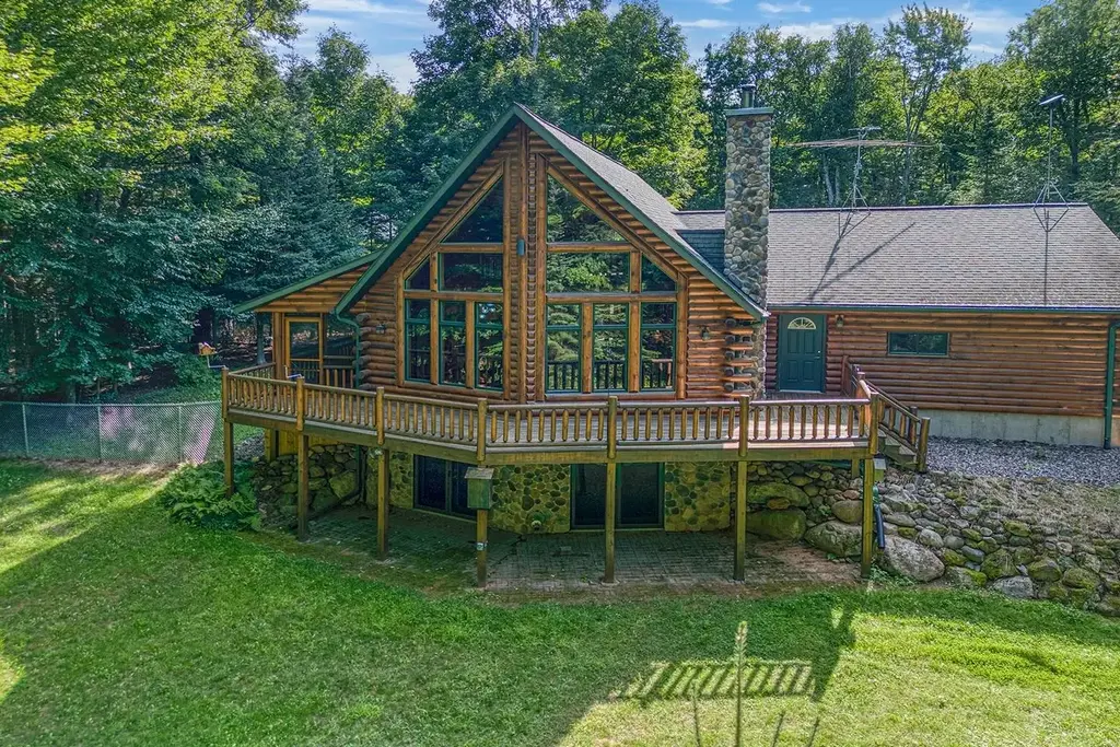 9237 Hemlock Row Rd, Presque Isle