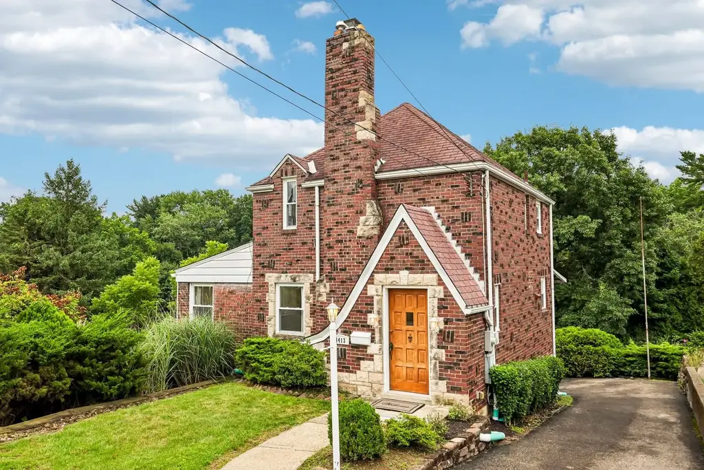4413 Brightview Avenue, Whitehall