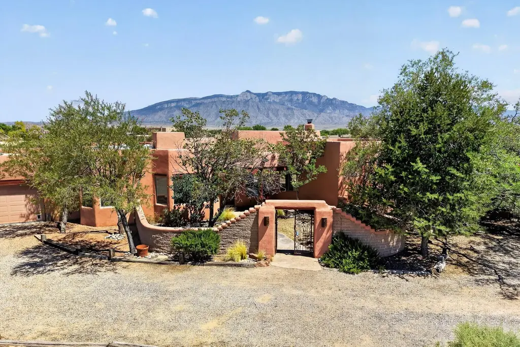 105 Keira Court, Corrales