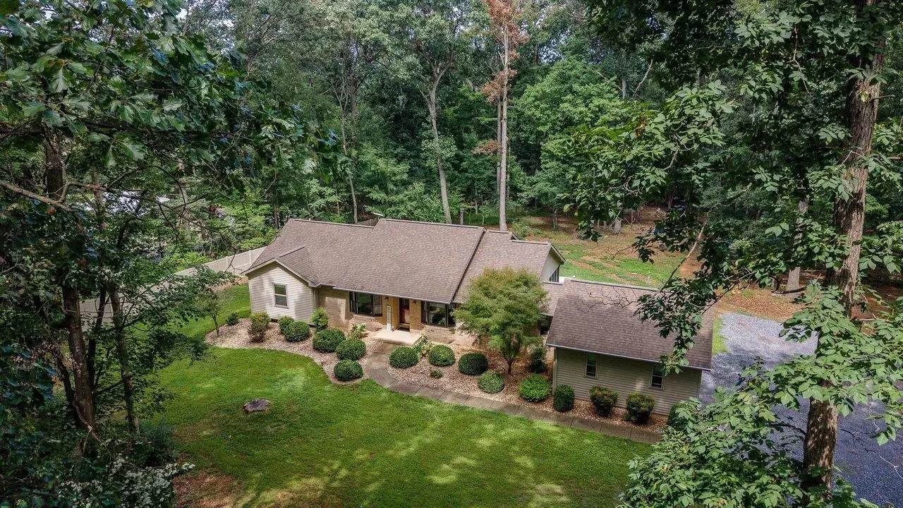 55 Burkes Mill Rd, Weyers Cave