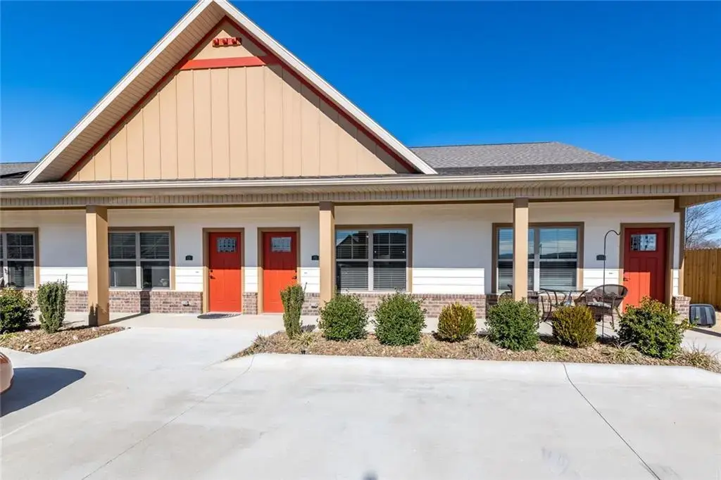 701 S Mock Street K2, Prairie Grove