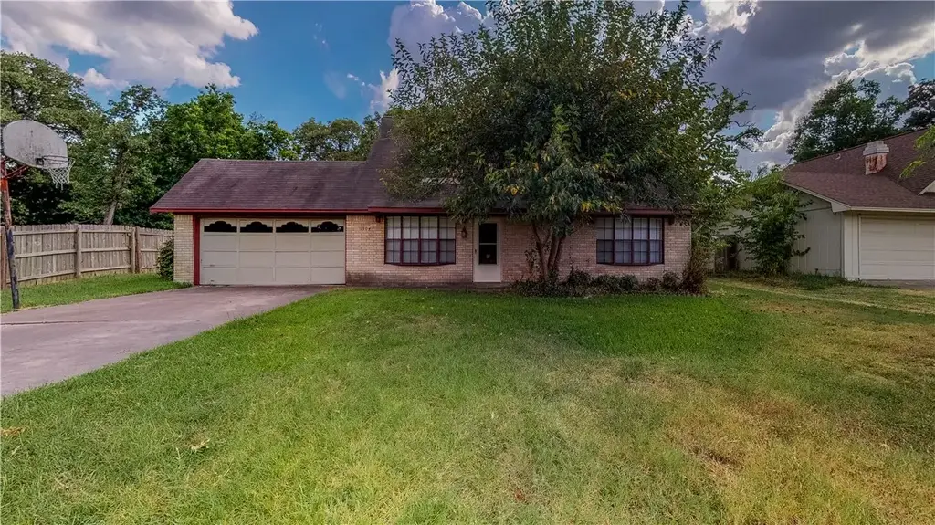 1304 Merry Oaks Drive, College Station