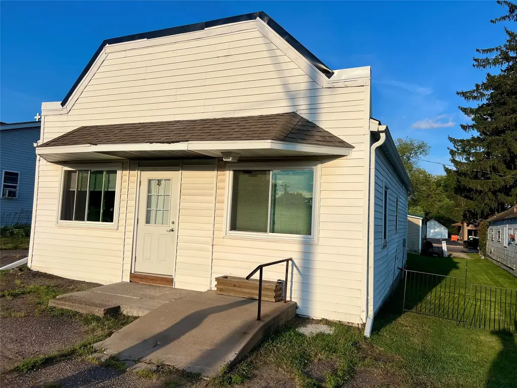 114 N Old 53, New Auburn