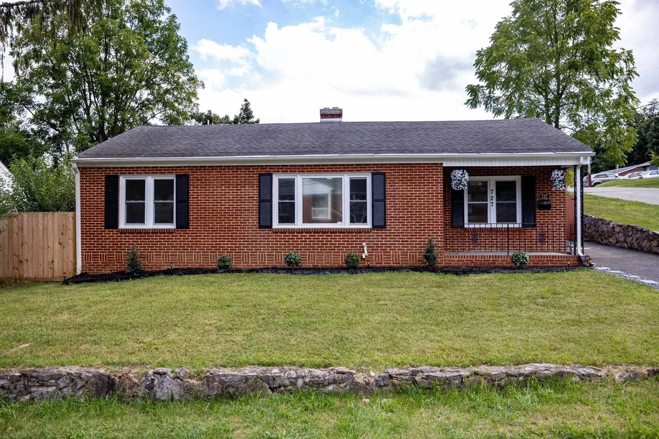727 Cherry Hill Dr, Staunton