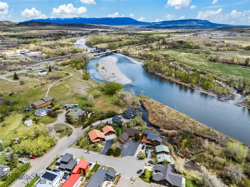 213 Little Creek Bend, Livingston