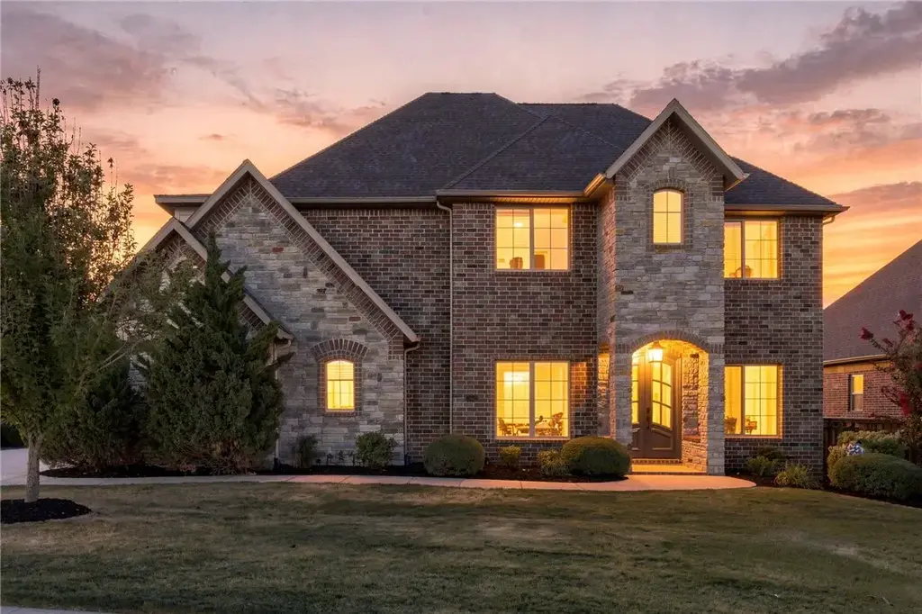421 Trailwood Circle, Centerton