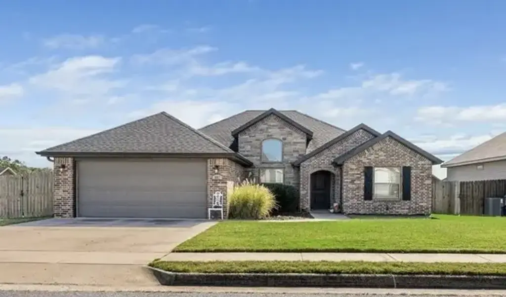 807 Sand Street, Cave Springs