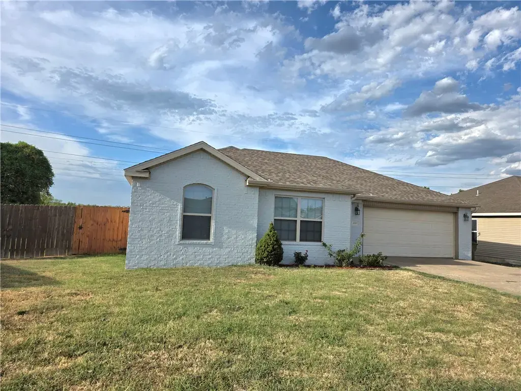 3007 W Sunset Drive, Rogers