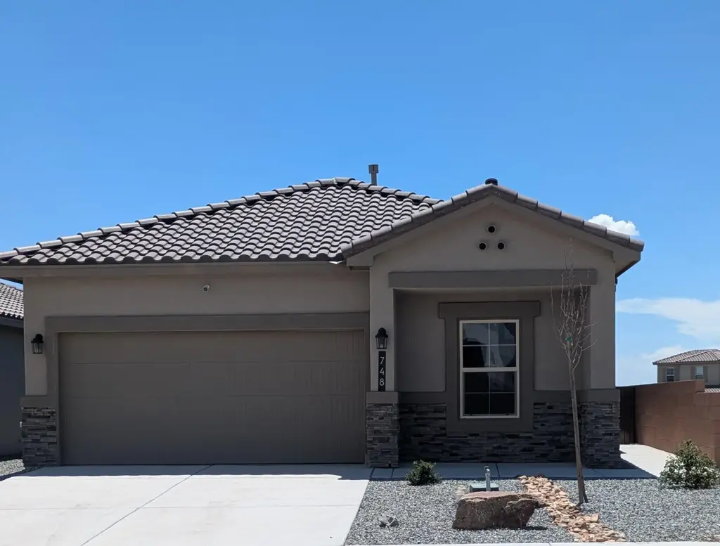 748 Amatista Loop Se, Rio Rancho