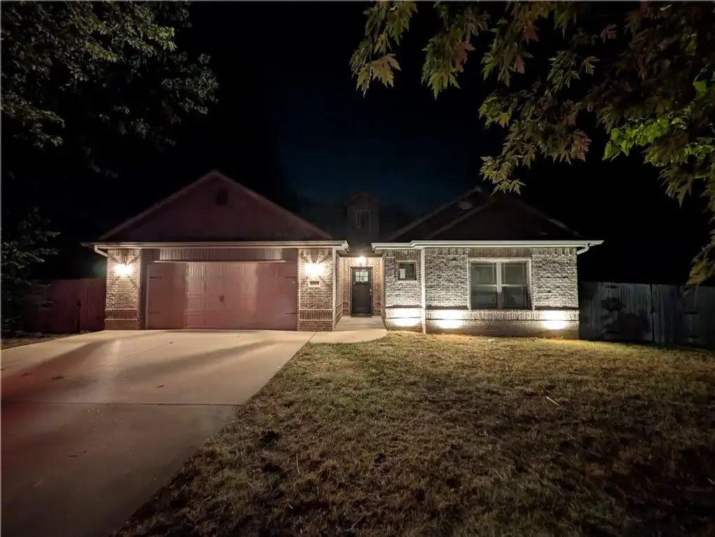 1918 S Garland Avenue, Fayetteville