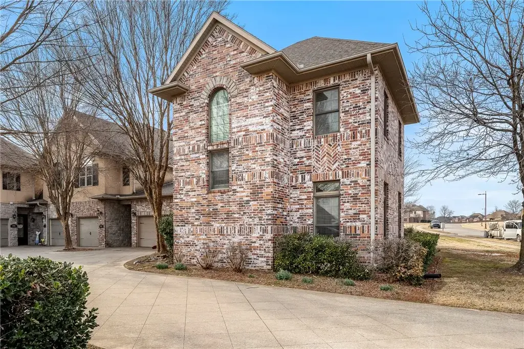 2616, 2700, 2464 S Everest Avenue, Rogers