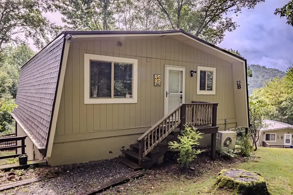 23 Pinetop # B, Banner Elk