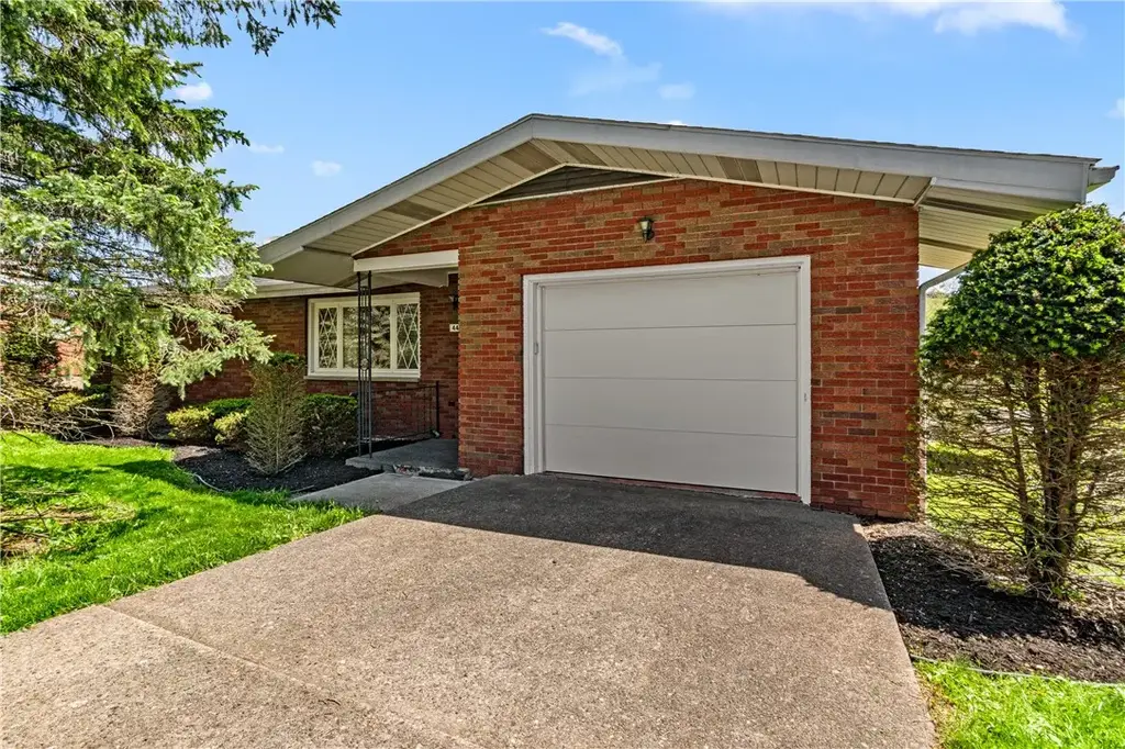 449 Belrose Drive , Rostraver
