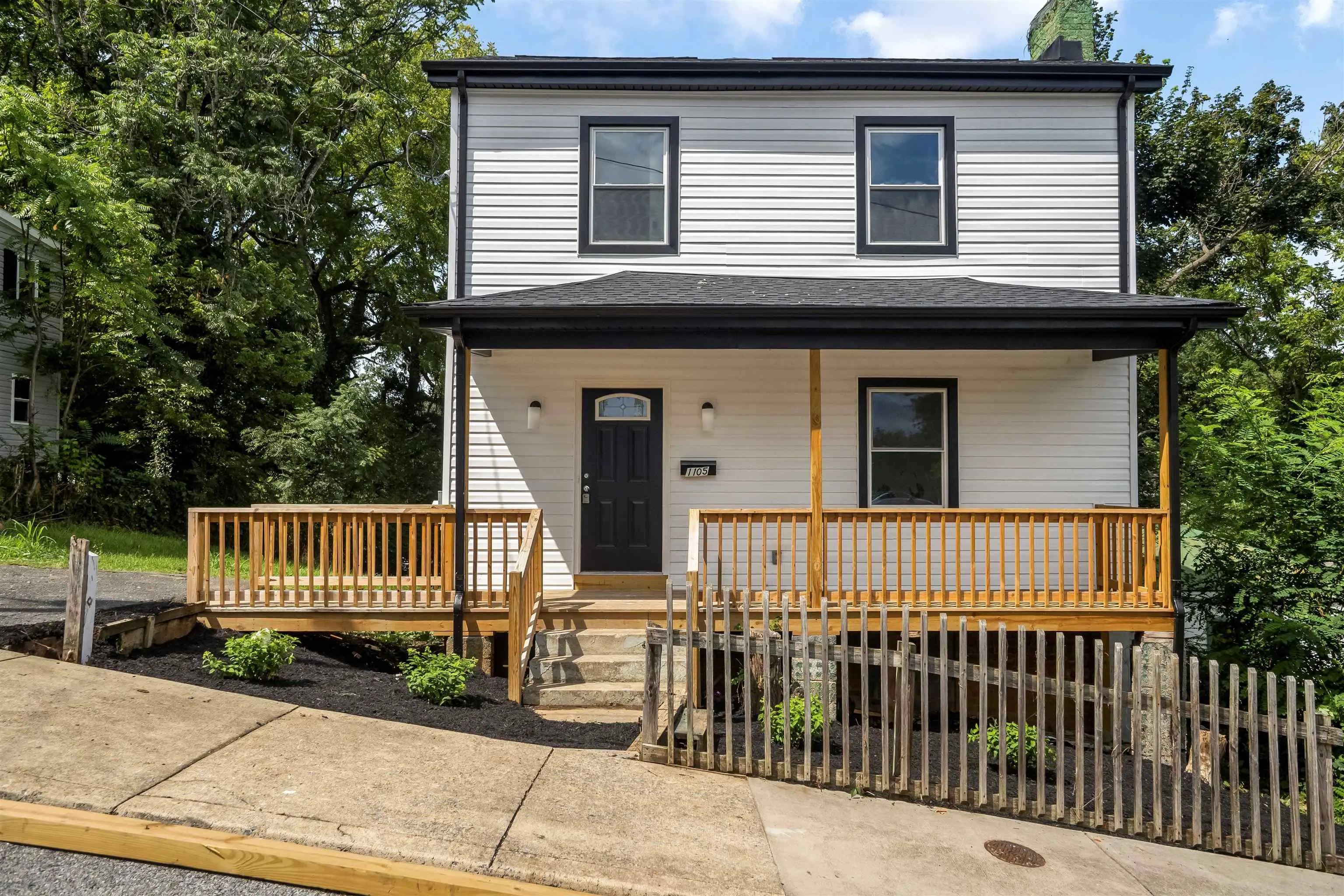 1105 Johnson St W, Staunton