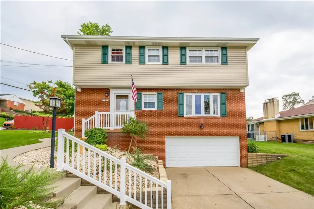 251 Old Clairton Road , Jefferson Hills