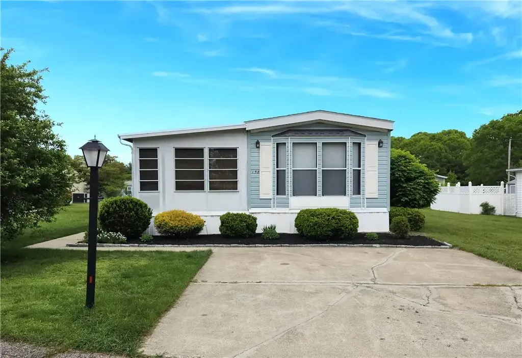 158 Holiday Ct, South Kingstown