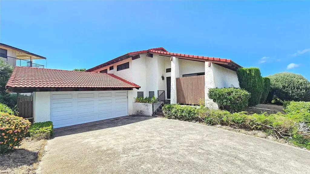 1621 Kuhilani Street, Honolulu