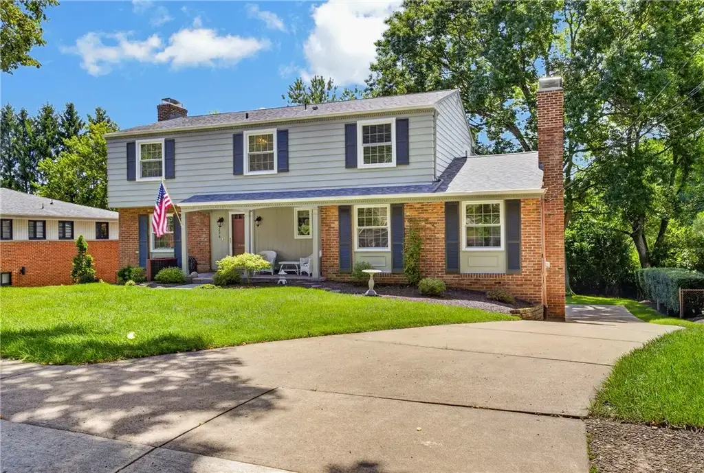 296 Park Entrance Drive , Mt Lebanon