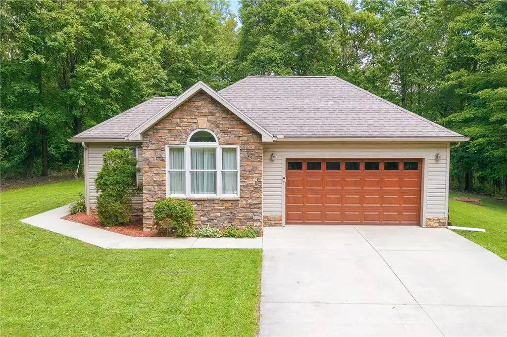 157 Reservoir Hill Road, South Union