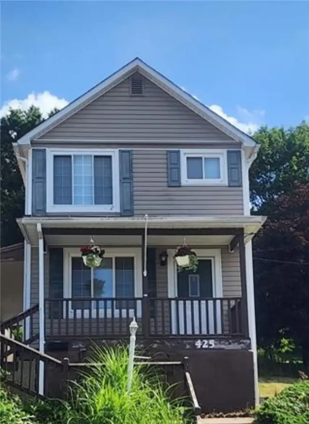 425 Summit Avenue , Ellwood City