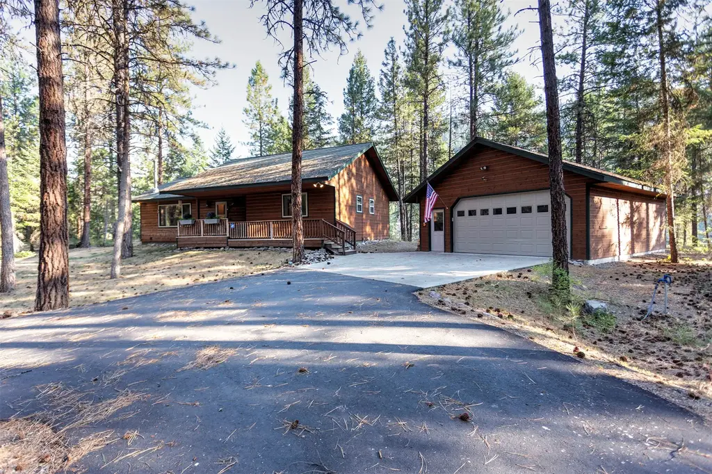 105 River Ridge Lane E, Superior