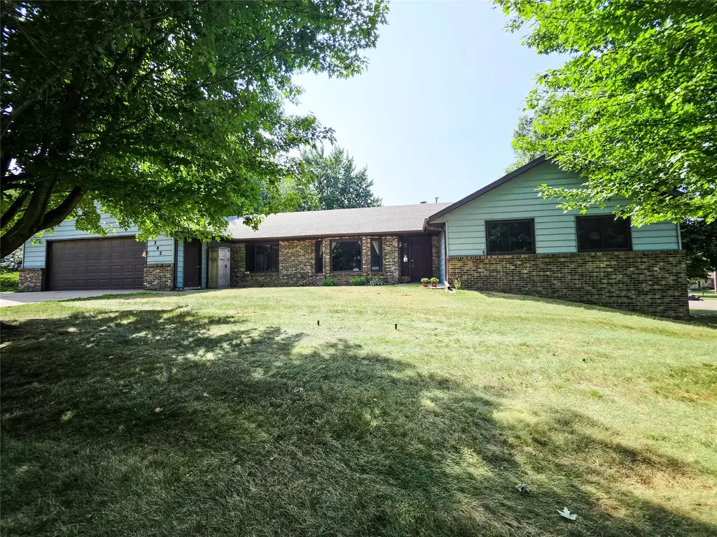 302 Summit Court, Chippewa Falls
