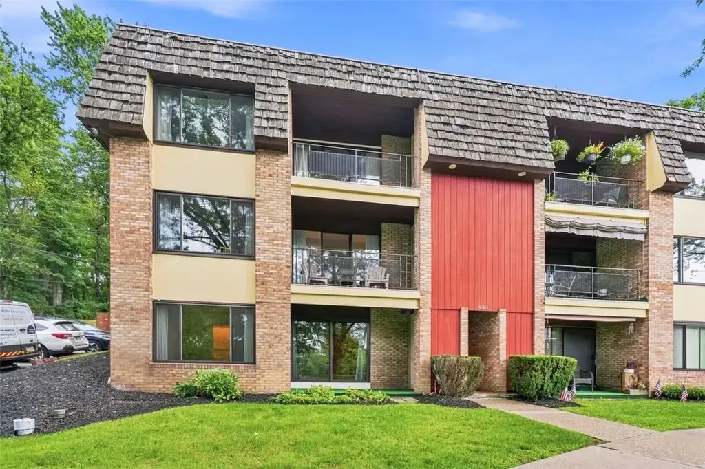 450 Abbeyville Road B, Bethel Park