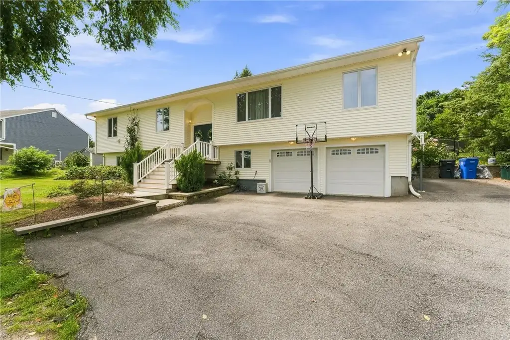 84 Kimberly Ln, Cranston