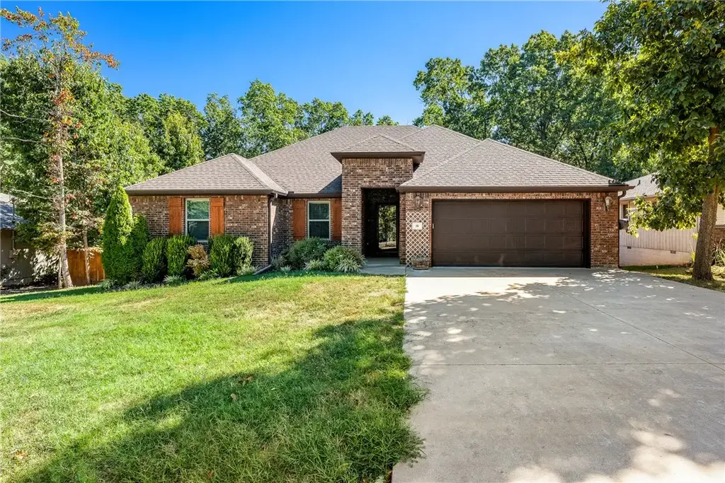 10 Runnymede Lane, Bella Vista