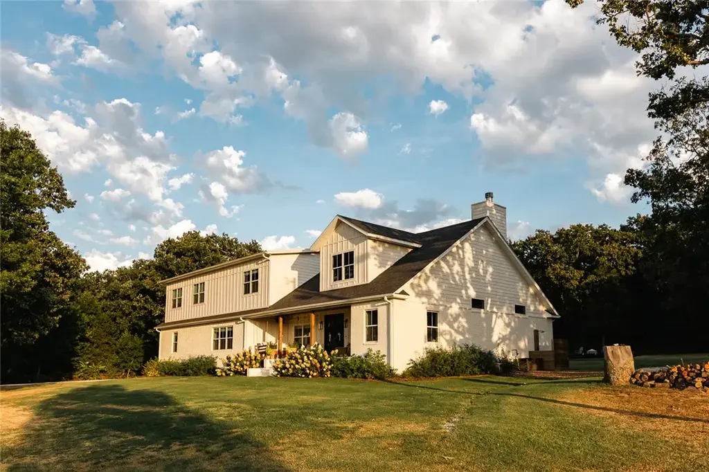 17215 E Wyman Road, Fayetteville