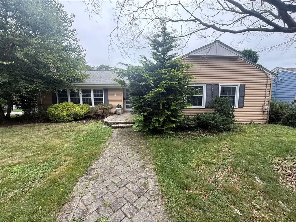 243 Deerfield Rd, Cranston