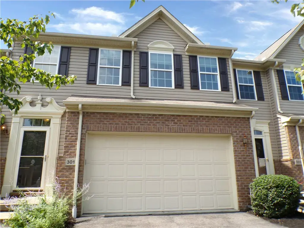 301 Maple Ridge Drive , Canonsburg