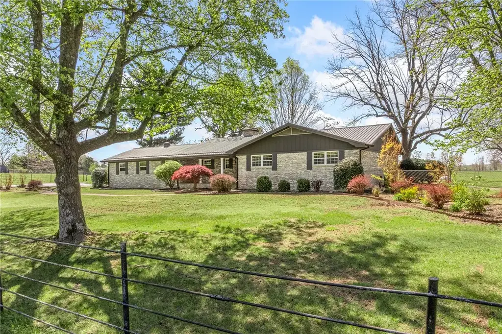 7288 E Highway 62, Harrison