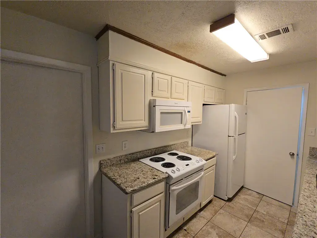 629 W Ridge Drive, College Station