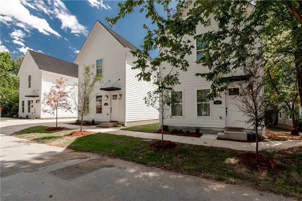 810 S Wood Avenue, Fayetteville