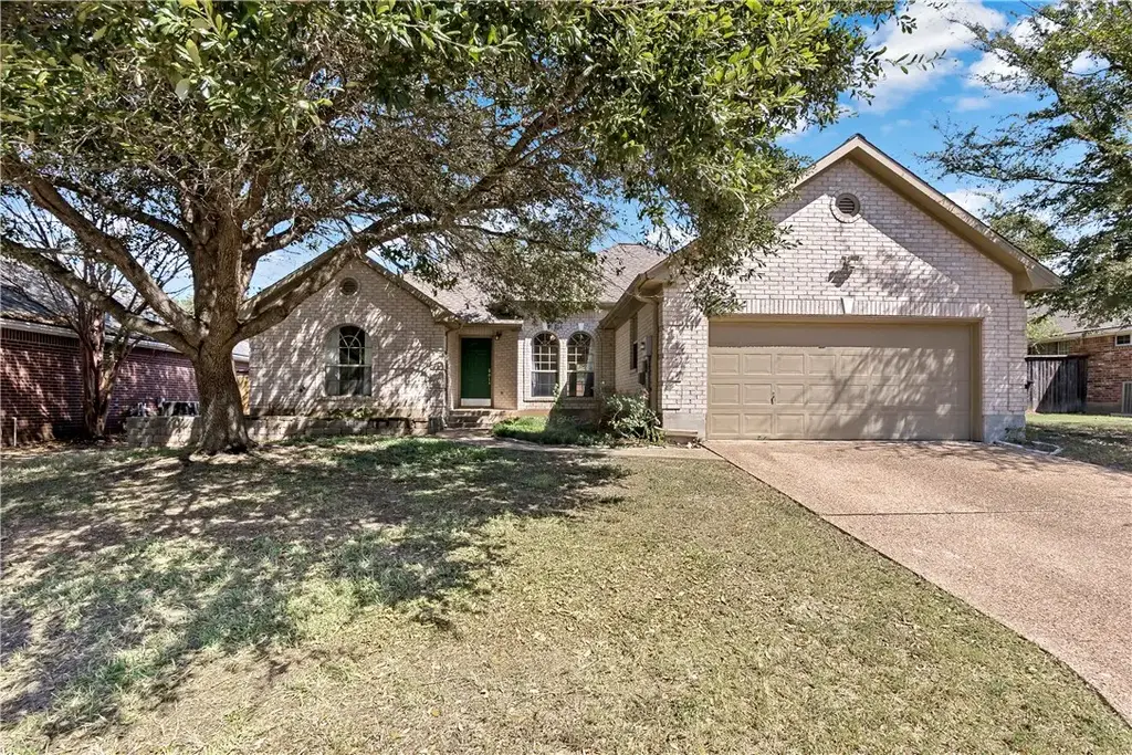 2920 Mirrormere Circle, Bryan
