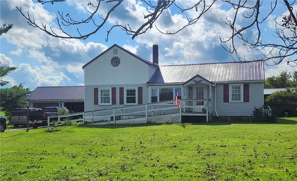 1671 Airport Road , Fredonia