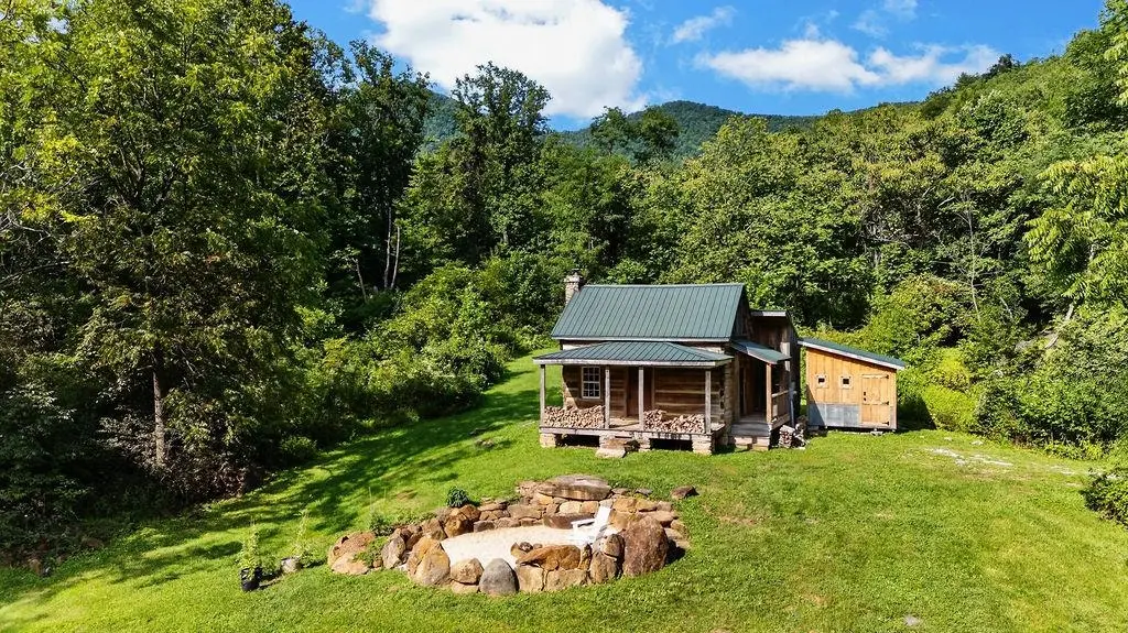 47 Rooster Ridge Rd, Roseland