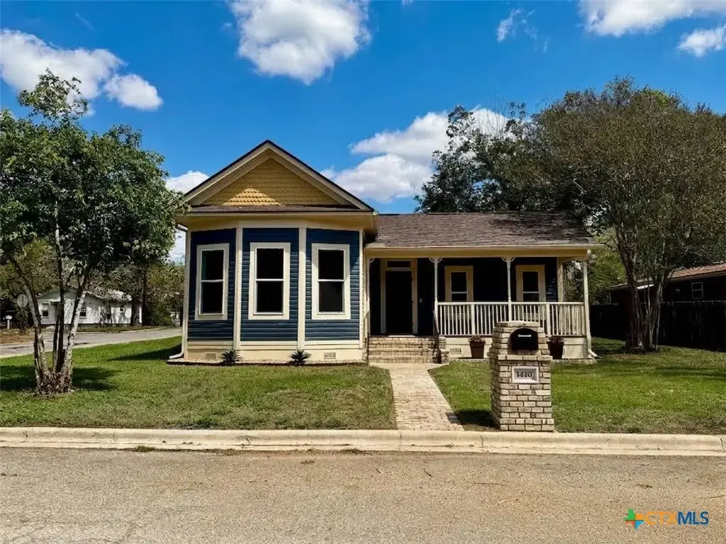 1430 N Hamilton Street, Gonzales