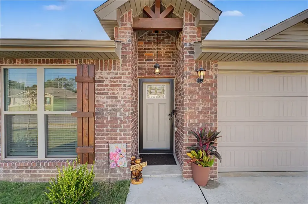 6011 Nw Grant Street, Bentonville