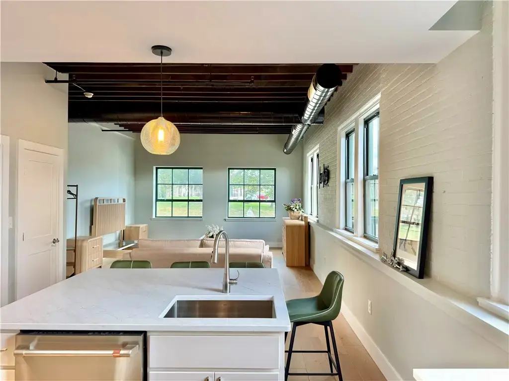 12 Canal St # 206, Westerly
