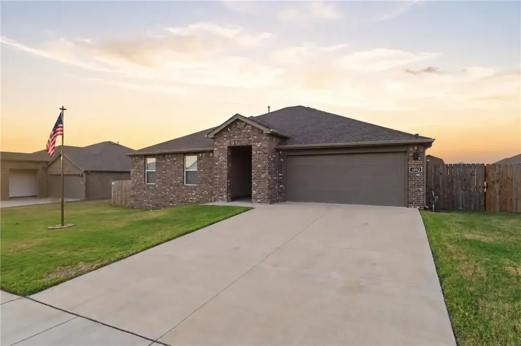 1002 Emerald Street, Prairie Grove