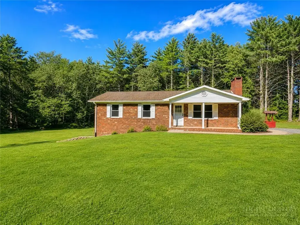 132 Oakdale Road, Ennice